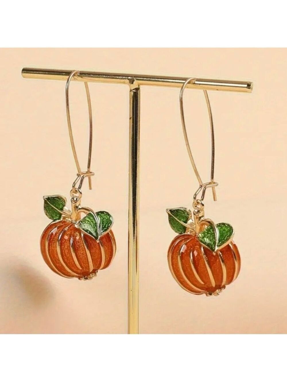 🎃🖤 Vintage look Gold and Green Pumpkin Earrings - Picture 2 of 5